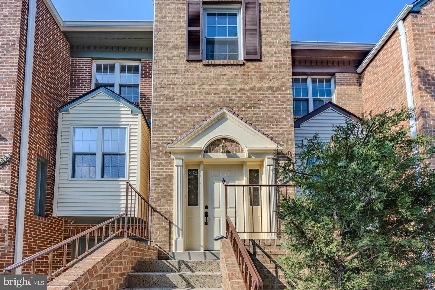 6150 CASTLETOWN WAY, ALEXANDRIA, Virginia 22310, 3 Bedrooms Bedrooms, ,3 BathroomsBathrooms,Residential,For sale,6150 CASTLETOWN WAY,VAFX2244742 MLS # VAFX2244742