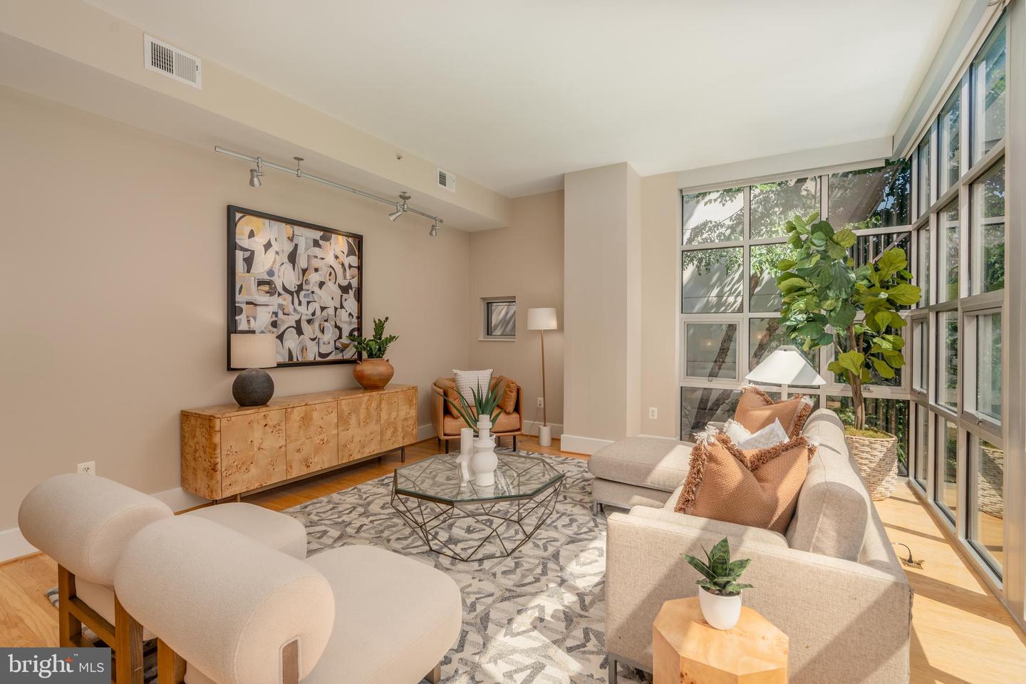 2100 11TH ST NW #201, WASHINGTON, District Of Columbia 20001, 2 Bedrooms Bedrooms, ,2 BathroomsBathrooms,Residential,For sale,2100 11TH ST NW #201,DCDC2208818 MLS # DCDC2208818