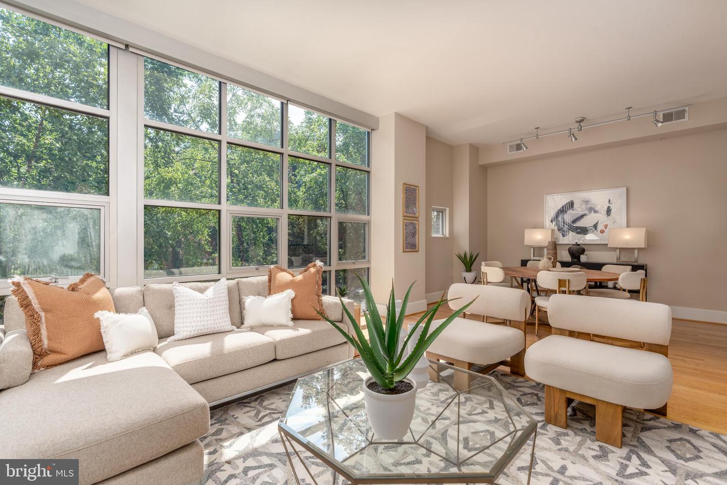 2100 11TH ST NW #201, WASHINGTON, District Of Columbia 20001, 2 Bedrooms Bedrooms, ,2 BathroomsBathrooms,Residential,For sale,2100 11TH ST NW #201,DCDC2208818 MLS # DCDC2208818