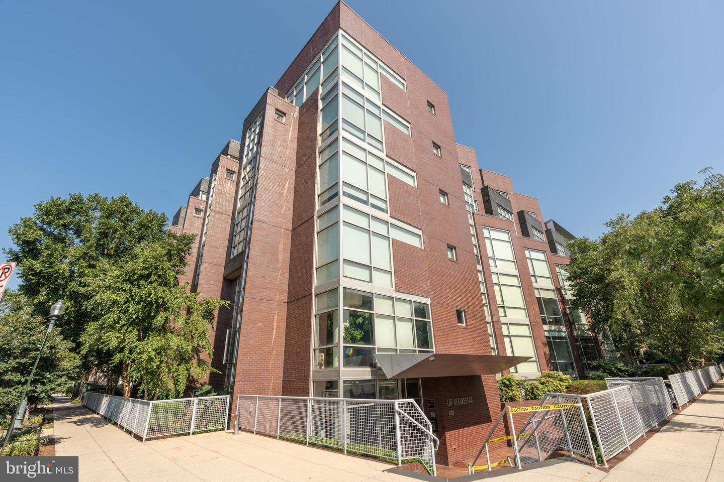 2100 11TH ST NW #201, WASHINGTON, District Of Columbia 20001, 2 Bedrooms Bedrooms, ,2 BathroomsBathrooms,Residential,For sale,2100 11TH ST NW #201,DCDC2208818 MLS # DCDC2208818