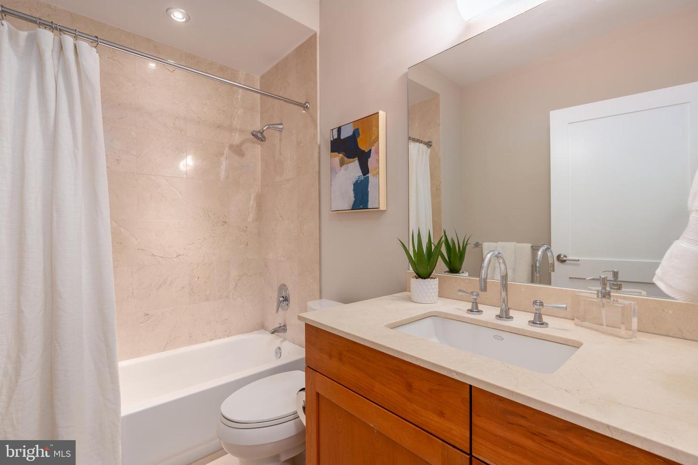 2100 11TH ST NW #201, WASHINGTON, District Of Columbia 20001, 2 Bedrooms Bedrooms, ,2 BathroomsBathrooms,Residential,For sale,2100 11TH ST NW #201,DCDC2208818 MLS # DCDC2208818