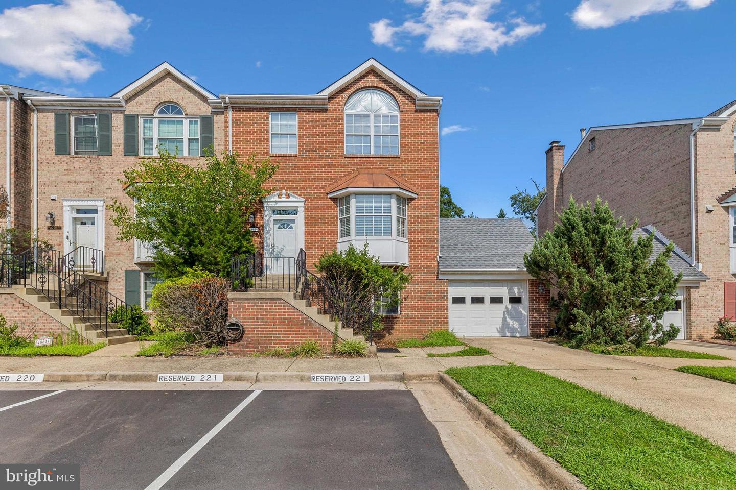 46609 SILHOUETTE SQ, STERLING, Virginia 20164, 4 Bedrooms Bedrooms, ,3 BathroomsBathrooms,Residential,For sale,46609 SILHOUETTE SQ,VALO2101560 MLS # VALO2101560