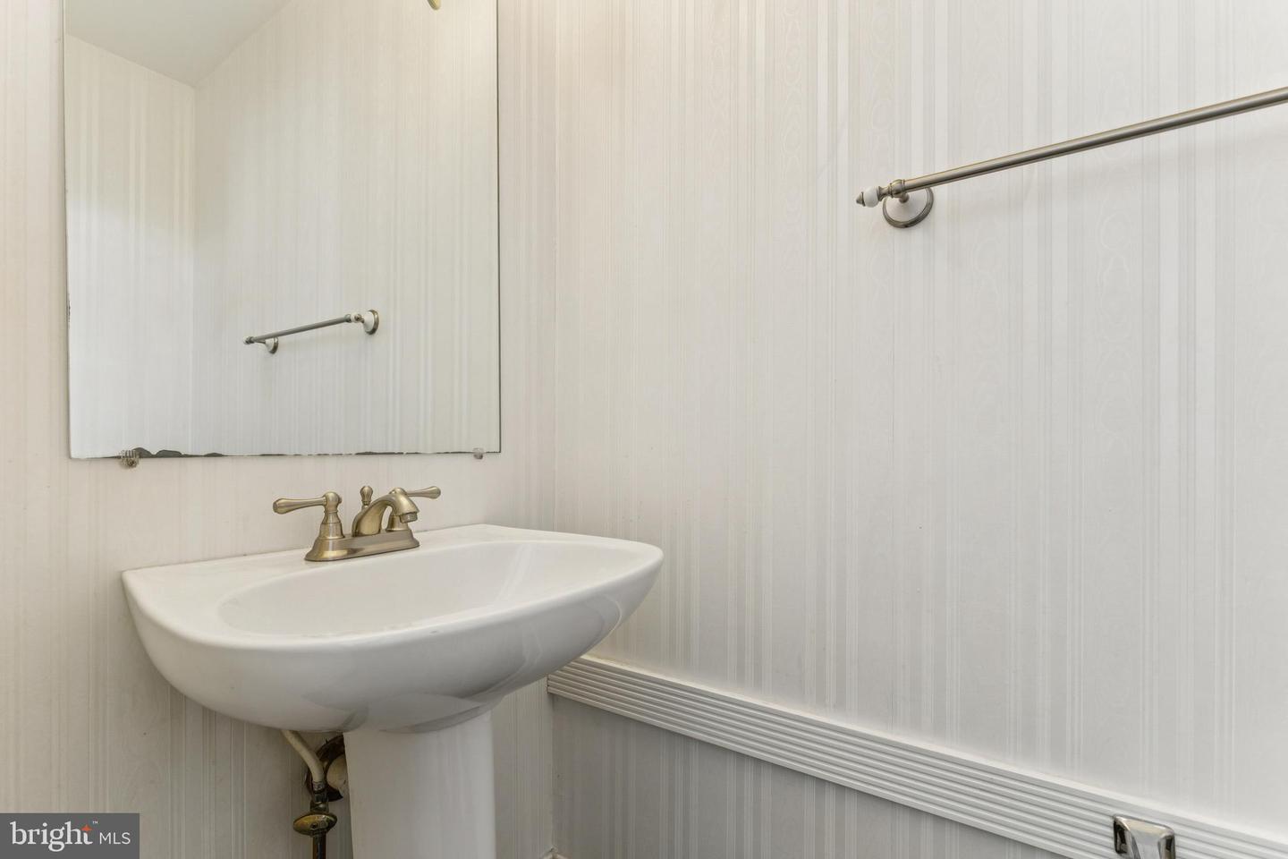46609 SILHOUETTE SQ, STERLING, Virginia 20164, 4 Bedrooms Bedrooms, ,3 BathroomsBathrooms,Residential,For sale,46609 SILHOUETTE SQ,VALO2101560 MLS # VALO2101560