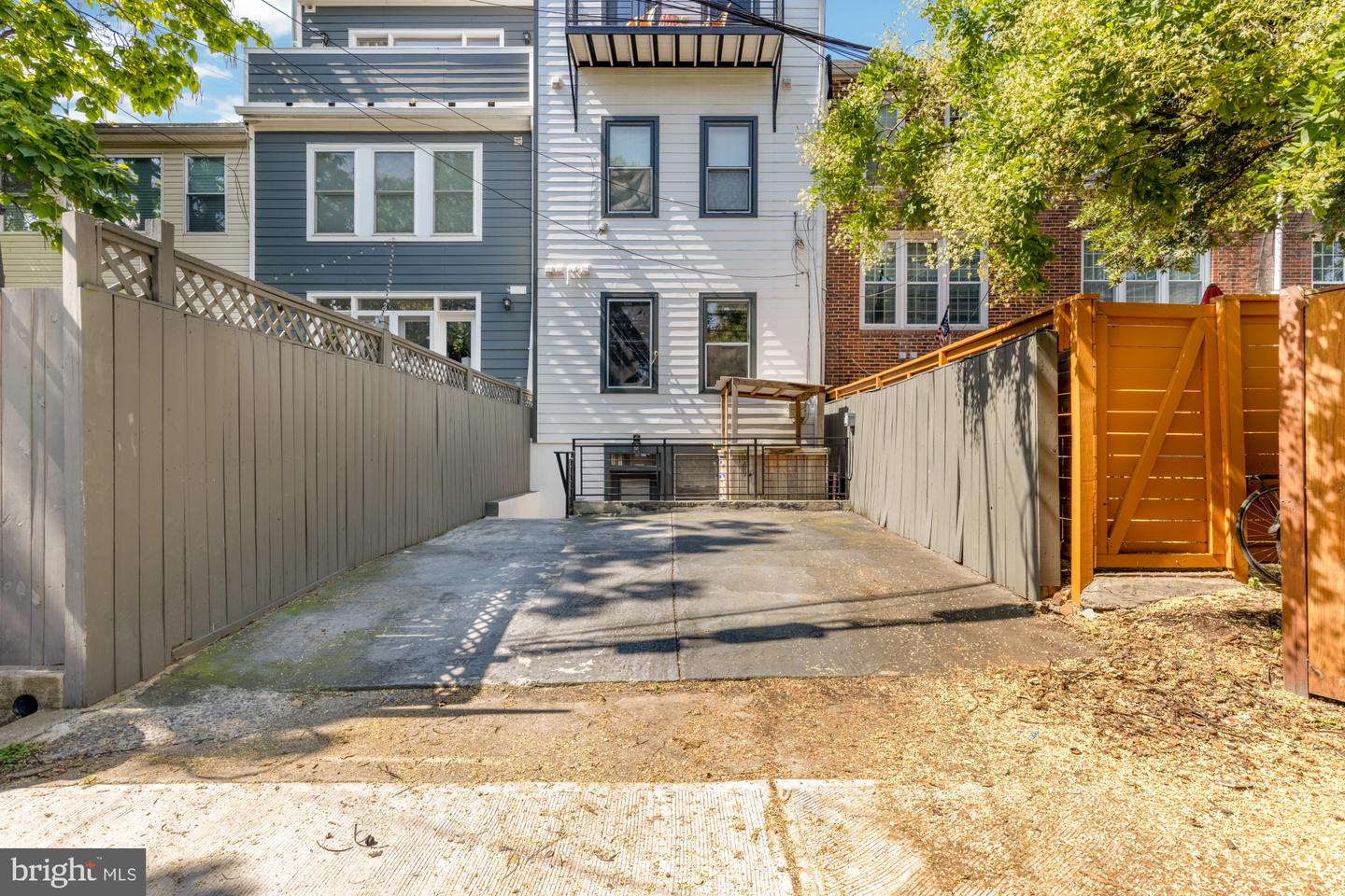1526 MASSACHUSETTS AVE SE #1, WASHINGTON, District Of Columbia 20003, 3 Bedrooms Bedrooms, ,2 BathroomsBathrooms,Residential,For sale,1526 MASSACHUSETTS AVE SE #1,DCDC2209704 MLS # DCDC2209704