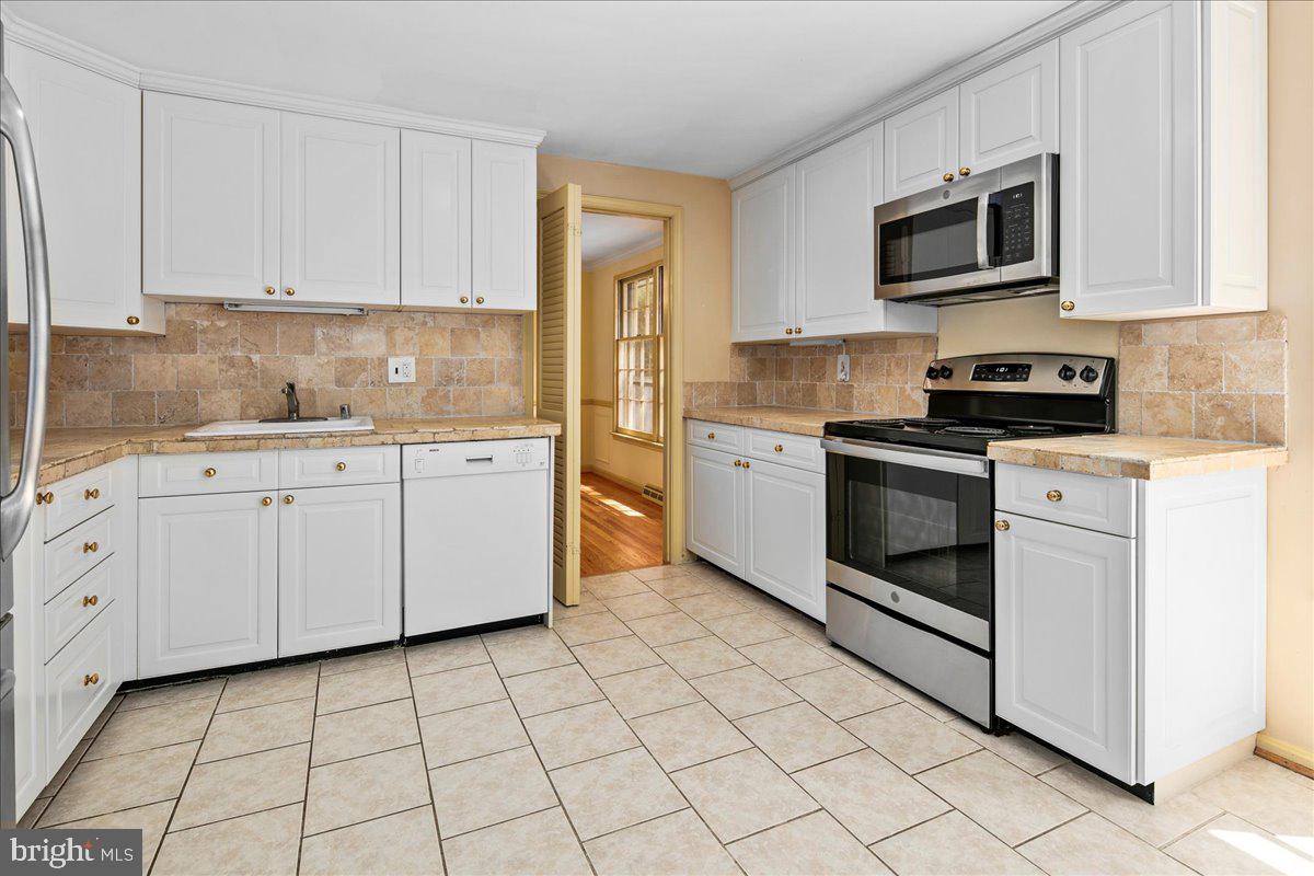 8717 HIGHGATE RD, ALEXANDRIA, Virginia 22308, 5 Bedrooms Bedrooms, ,2 BathroomsBathrooms,Residential,For sale,8717 HIGHGATE RD,VAFX2256042 MLS # VAFX2256042