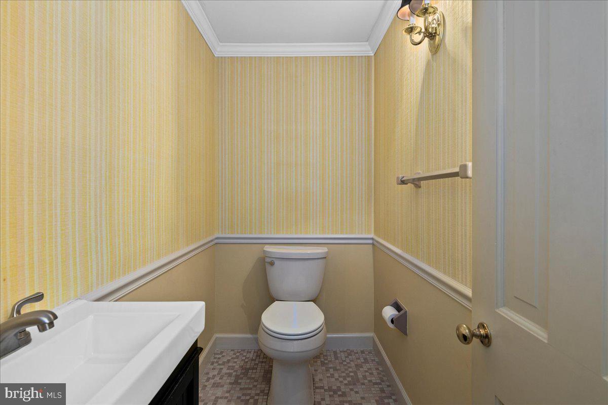 8717 HIGHGATE RD, ALEXANDRIA, Virginia 22308, 5 Bedrooms Bedrooms, ,2 BathroomsBathrooms,Residential,For sale,8717 HIGHGATE RD,VAFX2256042 MLS # VAFX2256042