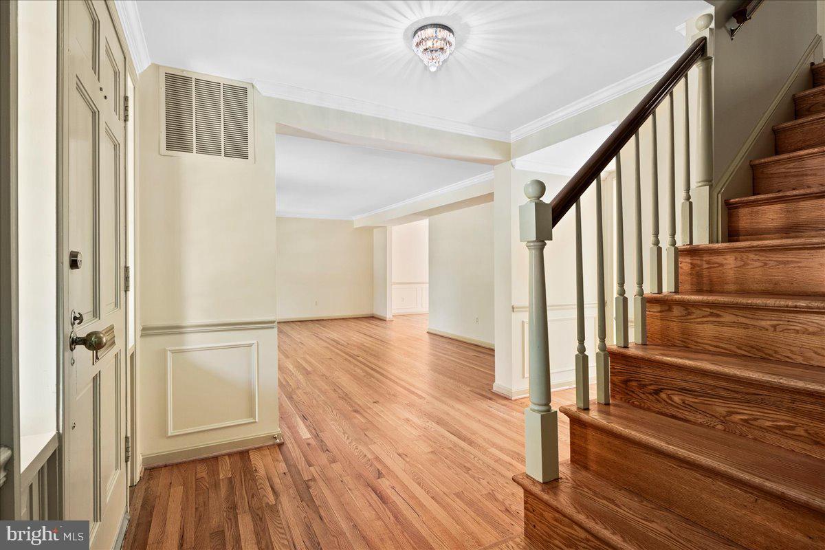 8717 HIGHGATE RD, ALEXANDRIA, Virginia 22308, 5 Bedrooms Bedrooms, ,2 BathroomsBathrooms,Residential,For sale,8717 HIGHGATE RD,VAFX2256042 MLS # VAFX2256042