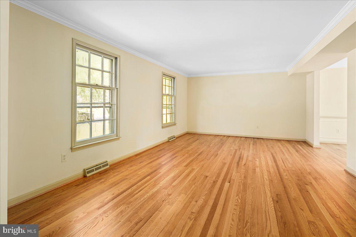 8717 HIGHGATE RD, ALEXANDRIA, Virginia 22308, 5 Bedrooms Bedrooms, ,2 BathroomsBathrooms,Residential,For sale,8717 HIGHGATE RD,VAFX2256042 MLS # VAFX2256042