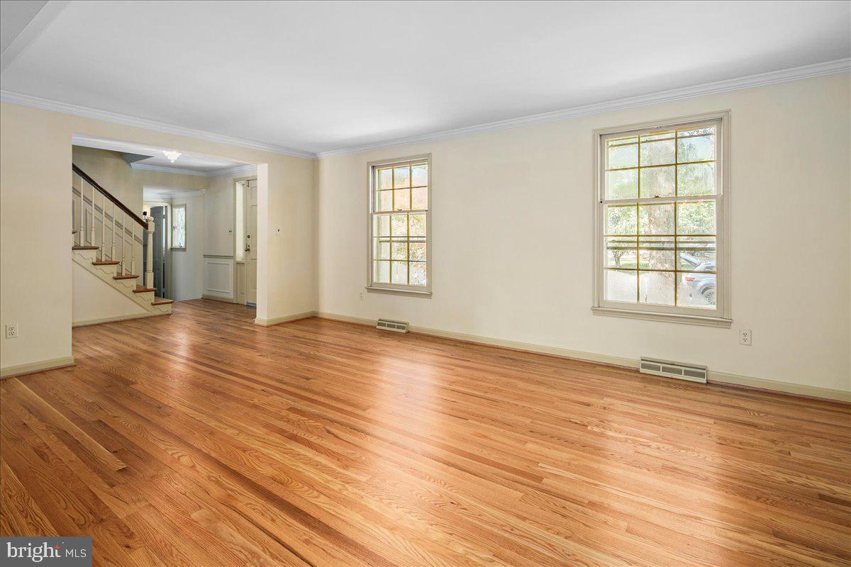 8717 HIGHGATE RD, ALEXANDRIA, Virginia 22308, 5 Bedrooms Bedrooms, ,2 BathroomsBathrooms,Residential,For sale,8717 HIGHGATE RD,VAFX2256042 MLS # VAFX2256042