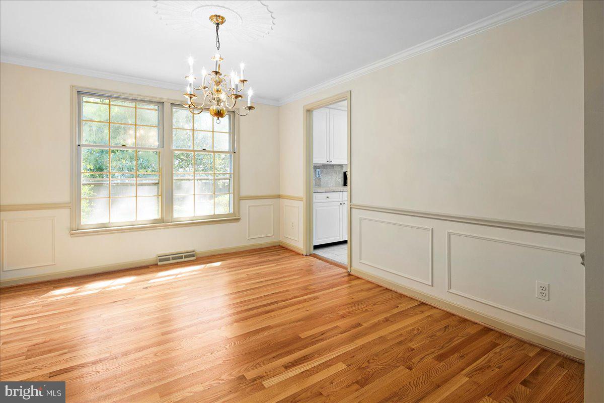 8717 HIGHGATE RD, ALEXANDRIA, Virginia 22308, 5 Bedrooms Bedrooms, ,2 BathroomsBathrooms,Residential,For sale,8717 HIGHGATE RD,VAFX2256042 MLS # VAFX2256042