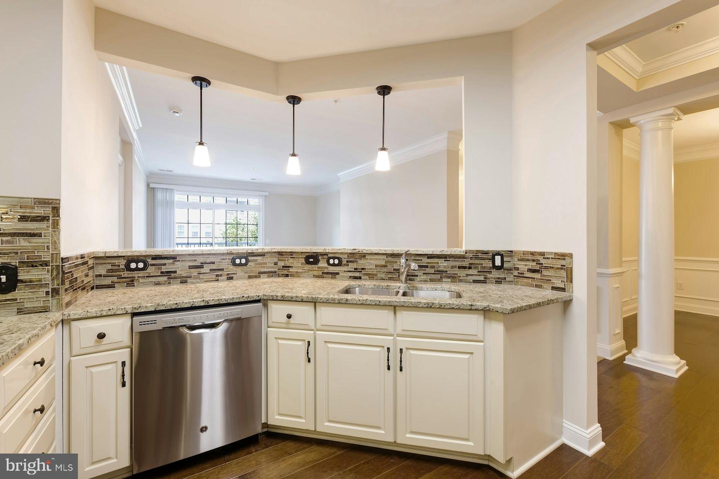 15201 ROYAL CREST DR #303, HAYMARKET, Virginia 20169, 2 Bedrooms Bedrooms, ,2 BathroomsBathrooms,Residential,For sale,15201 ROYAL CREST DR #303,VAPW2099620 MLS # VAPW2099620