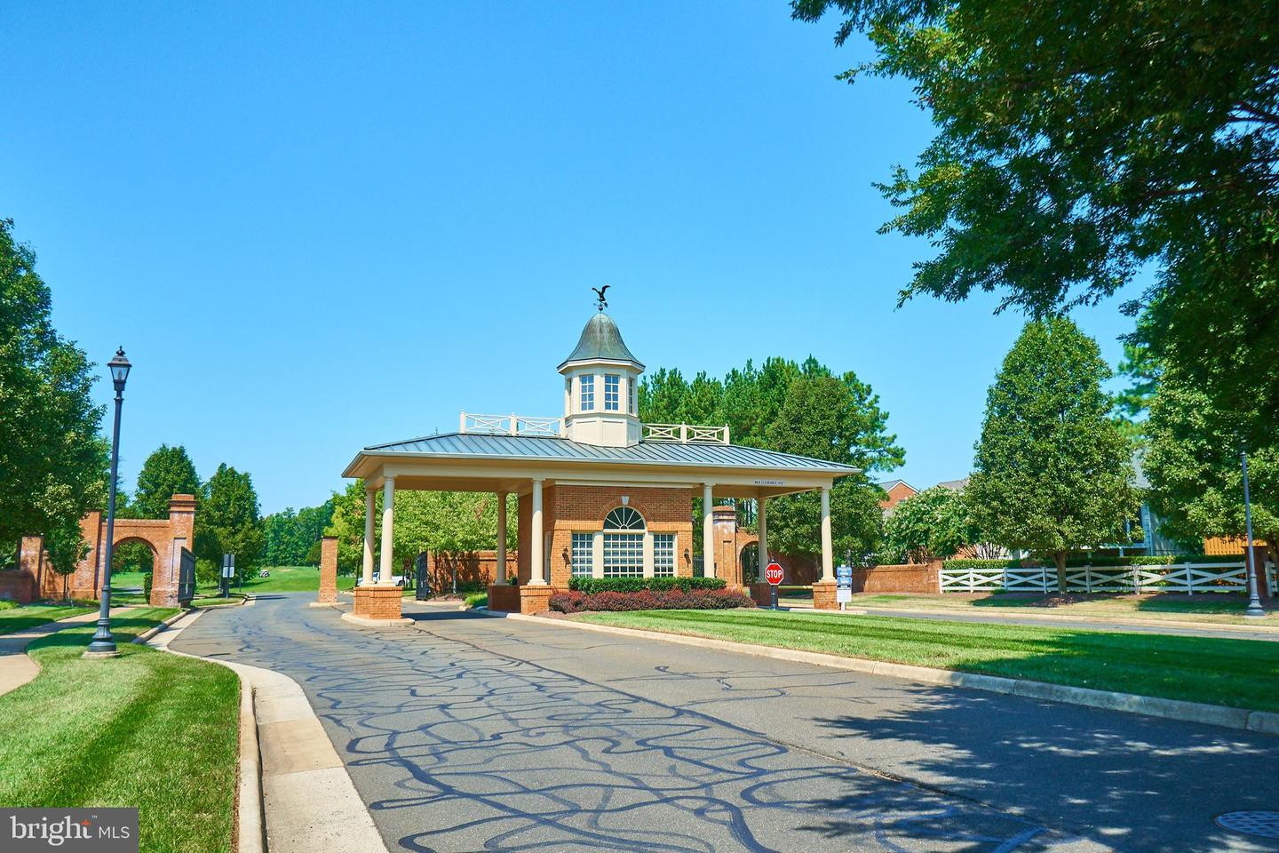 15201 ROYAL CREST DR #303, HAYMARKET, Virginia 20169, 2 Bedrooms Bedrooms, ,2 BathroomsBathrooms,Residential,For sale,15201 ROYAL CREST DR #303,VAPW2099620 MLS # VAPW2099620