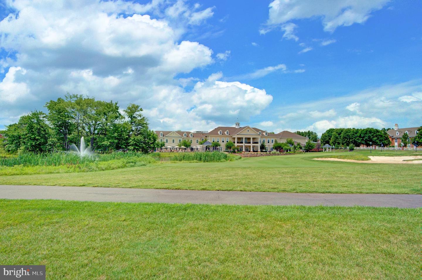 15201 ROYAL CREST DR #303, HAYMARKET, Virginia 20169, 2 Bedrooms Bedrooms, ,2 BathroomsBathrooms,Residential,For sale,15201 ROYAL CREST DR #303,VAPW2099620 MLS # VAPW2099620