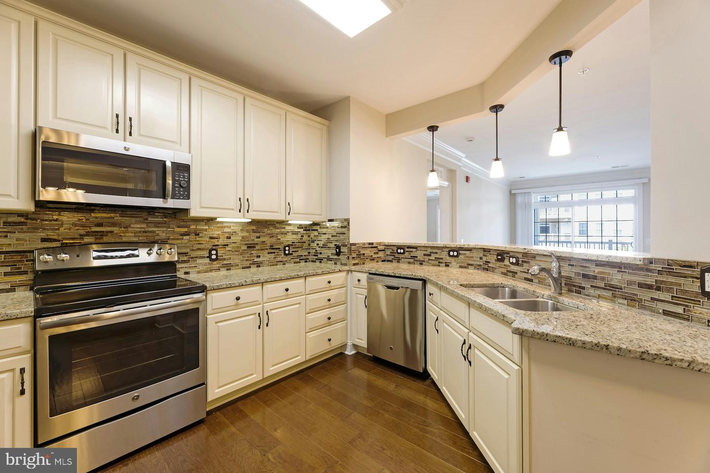 15201 ROYAL CREST DR #303, HAYMARKET, Virginia 20169, 2 Bedrooms Bedrooms, ,2 BathroomsBathrooms,Residential,For sale,15201 ROYAL CREST DR #303,VAPW2099620 MLS # VAPW2099620