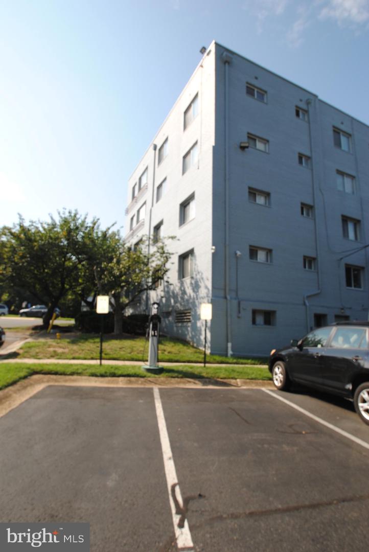 3601 5TH ST S #410, ARLINGTON, Virginia 22204, 2 Bedrooms Bedrooms, ,1 BathroomBathrooms,Residential,For sale,3601 5TH ST S #410,VAAR2061354 MLS # VAAR2061354