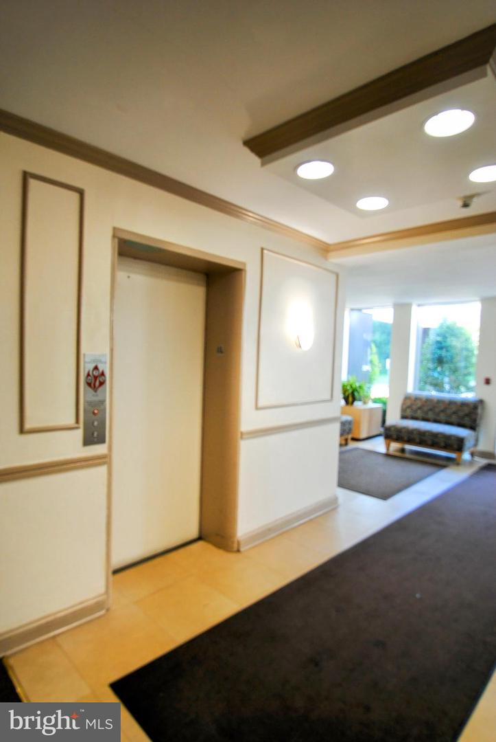 3601 5TH ST S #410, ARLINGTON, Virginia 22204, 2 Bedrooms Bedrooms, ,1 BathroomBathrooms,Residential,For sale,3601 5TH ST S #410,VAAR2061354 MLS # VAAR2061354