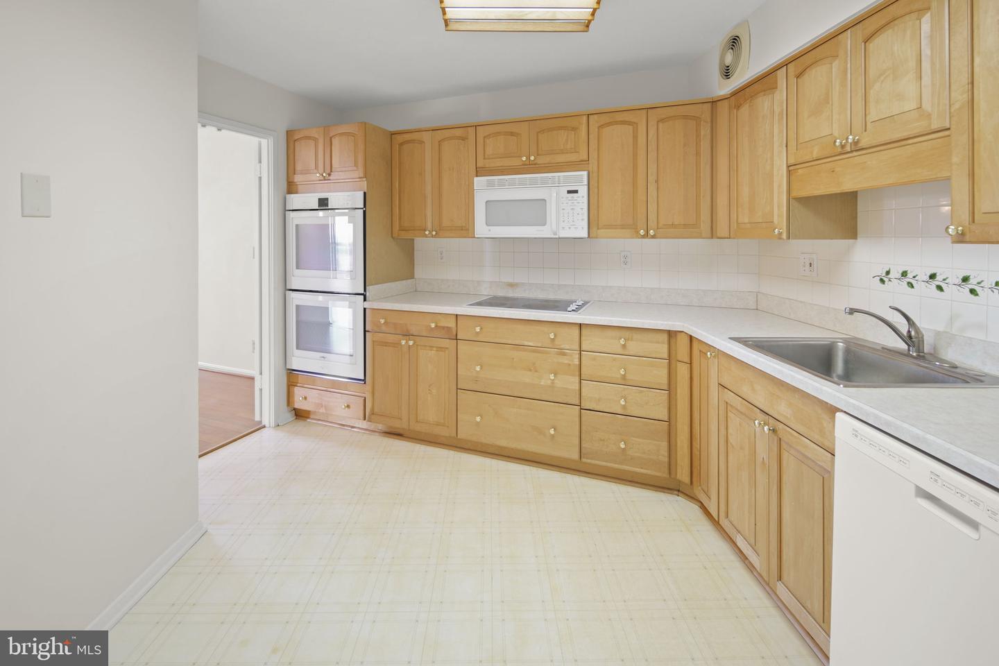 8340 GREENSBORO DR #1014, MCLEAN, Virginia 22102, 2 Bedrooms Bedrooms, ,2 BathroomsBathrooms,Residential,For sale,8340 GREENSBORO DR #1014,VAFX2257030 MLS # VAFX2257030