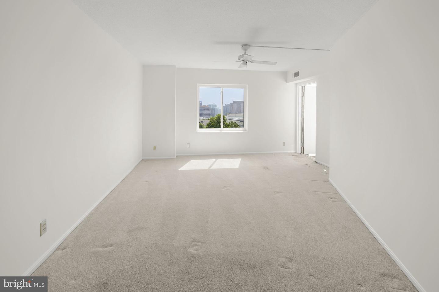 8340 GREENSBORO DR #1014, MCLEAN, Virginia 22102, 2 Bedrooms Bedrooms, ,2 BathroomsBathrooms,Residential,For sale,8340 GREENSBORO DR #1014,VAFX2257030 MLS # VAFX2257030