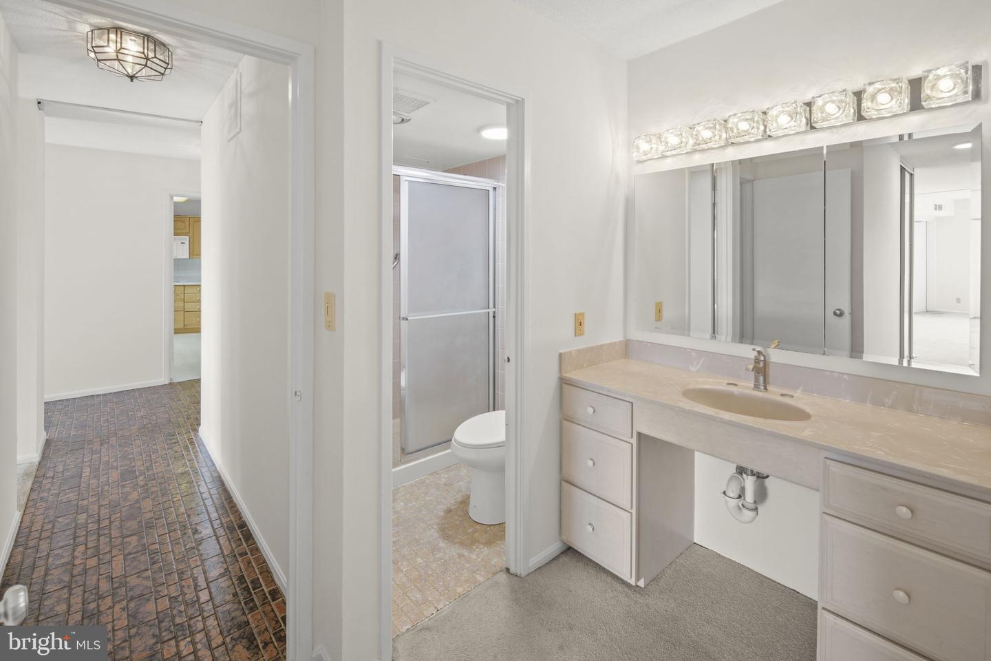 8340 GREENSBORO DR #1014, MCLEAN, Virginia 22102, 2 Bedrooms Bedrooms, ,2 BathroomsBathrooms,Residential,For sale,8340 GREENSBORO DR #1014,VAFX2257030 MLS # VAFX2257030