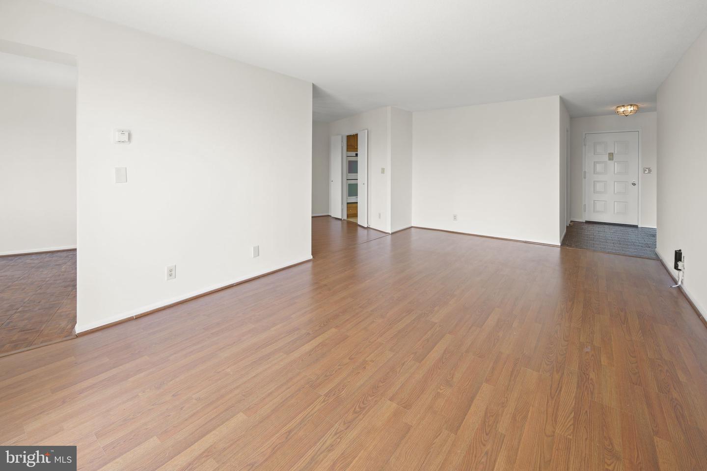 8340 GREENSBORO DR #1014, MCLEAN, Virginia 22102, 2 Bedrooms Bedrooms, ,2 BathroomsBathrooms,Residential,For sale,8340 GREENSBORO DR #1014,VAFX2257030 MLS # VAFX2257030
