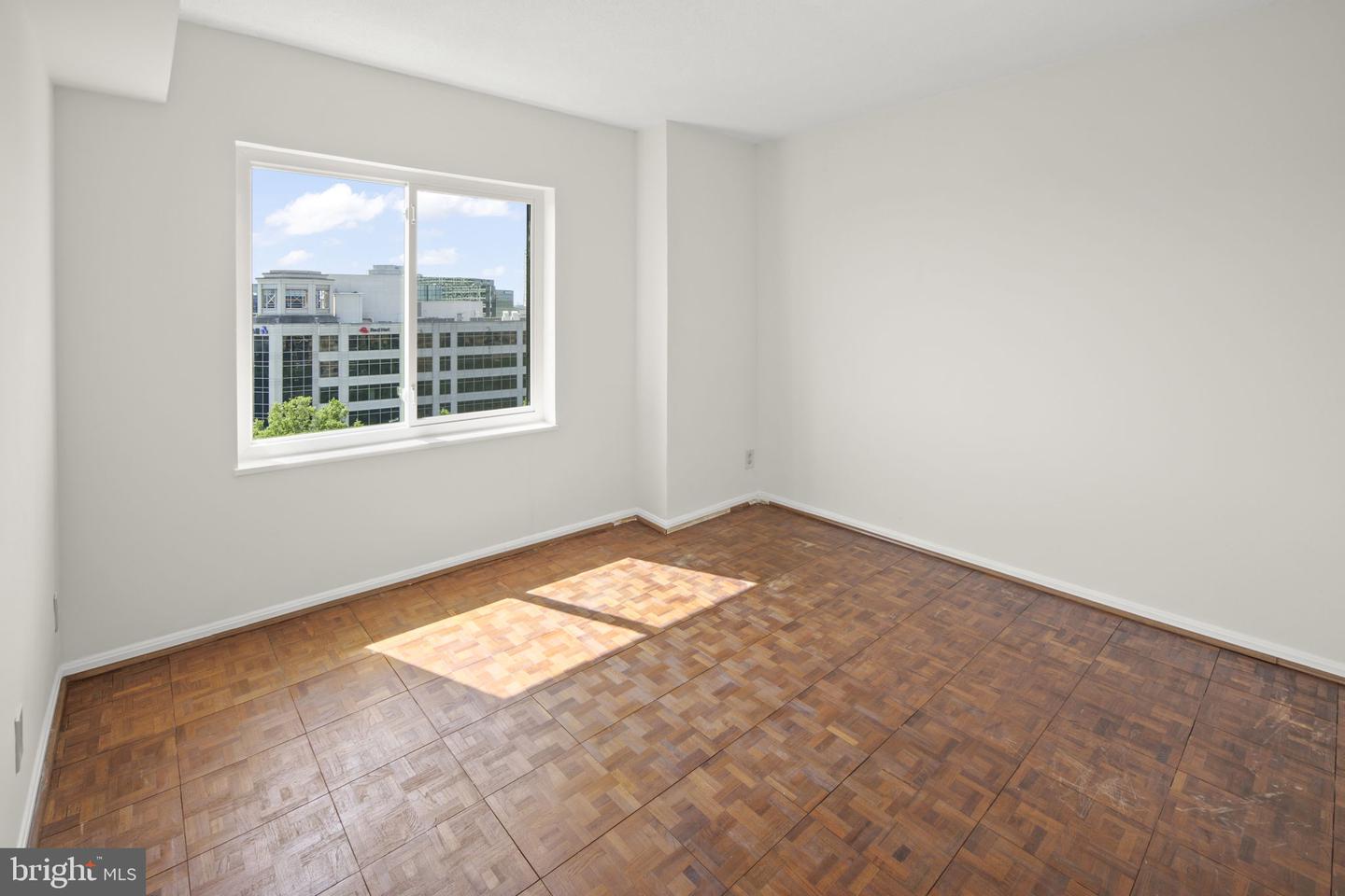 8340 GREENSBORO DR #1014, MCLEAN, Virginia 22102, 2 Bedrooms Bedrooms, ,2 BathroomsBathrooms,Residential,For sale,8340 GREENSBORO DR #1014,VAFX2257030 MLS # VAFX2257030