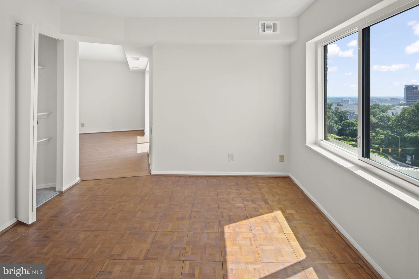 8340 GREENSBORO DR #1014, MCLEAN, Virginia 22102, 2 Bedrooms Bedrooms, ,2 BathroomsBathrooms,Residential,For sale,8340 GREENSBORO DR #1014,VAFX2257030 MLS # VAFX2257030