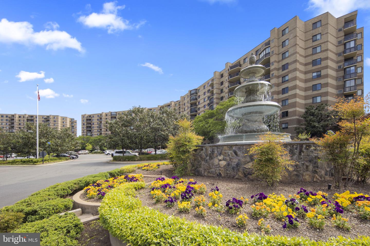8340 GREENSBORO DR #1014, MCLEAN, Virginia 22102, 2 Bedrooms Bedrooms, ,2 BathroomsBathrooms,Residential,For sale,8340 GREENSBORO DR #1014,VAFX2257030 MLS # VAFX2257030