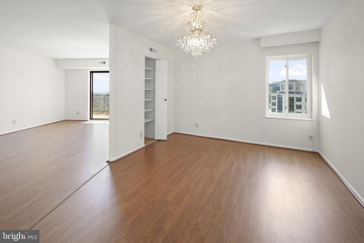 8340 GREENSBORO DR #1014, MCLEAN, Virginia 22102, 2 Bedrooms Bedrooms, ,2 BathroomsBathrooms,Residential,For sale,8340 GREENSBORO DR #1014,VAFX2257030 MLS # VAFX2257030
