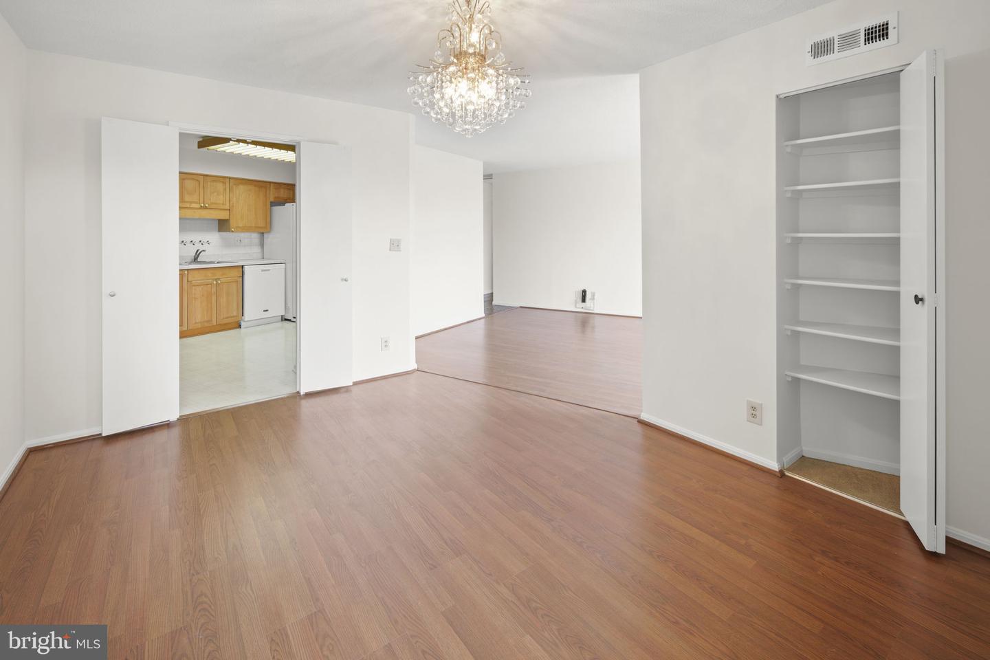 8340 GREENSBORO DR #1014, MCLEAN, Virginia 22102, 2 Bedrooms Bedrooms, ,2 BathroomsBathrooms,Residential,For sale,8340 GREENSBORO DR #1014,VAFX2257030 MLS # VAFX2257030