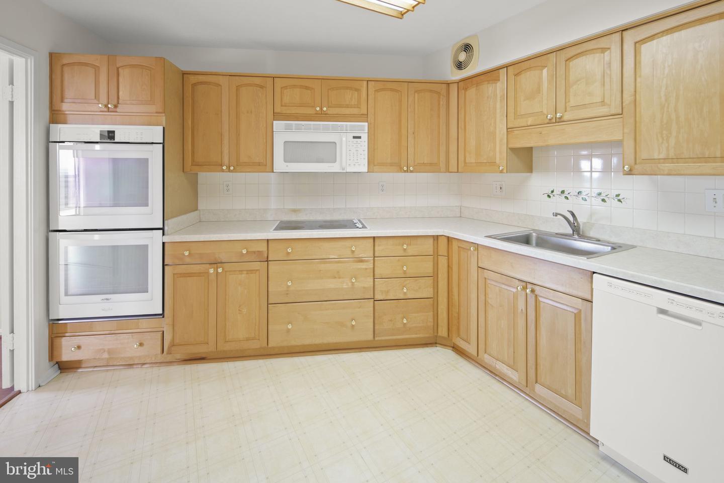 8340 GREENSBORO DR #1014, MCLEAN, Virginia 22102, 2 Bedrooms Bedrooms, ,2 BathroomsBathrooms,Residential,For sale,8340 GREENSBORO DR #1014,VAFX2257030 MLS # VAFX2257030