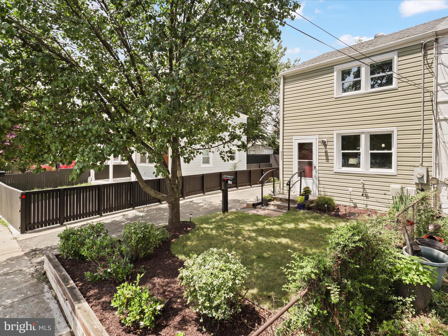 5403 8TH PL S, ARLINGTON, Virginia 22204, 3 Bedrooms Bedrooms, 7 Rooms Rooms,1 BathroomBathrooms,Residential,For sale,5403 8TH PL S,VAAR2061386 MLS # VAAR2061386
