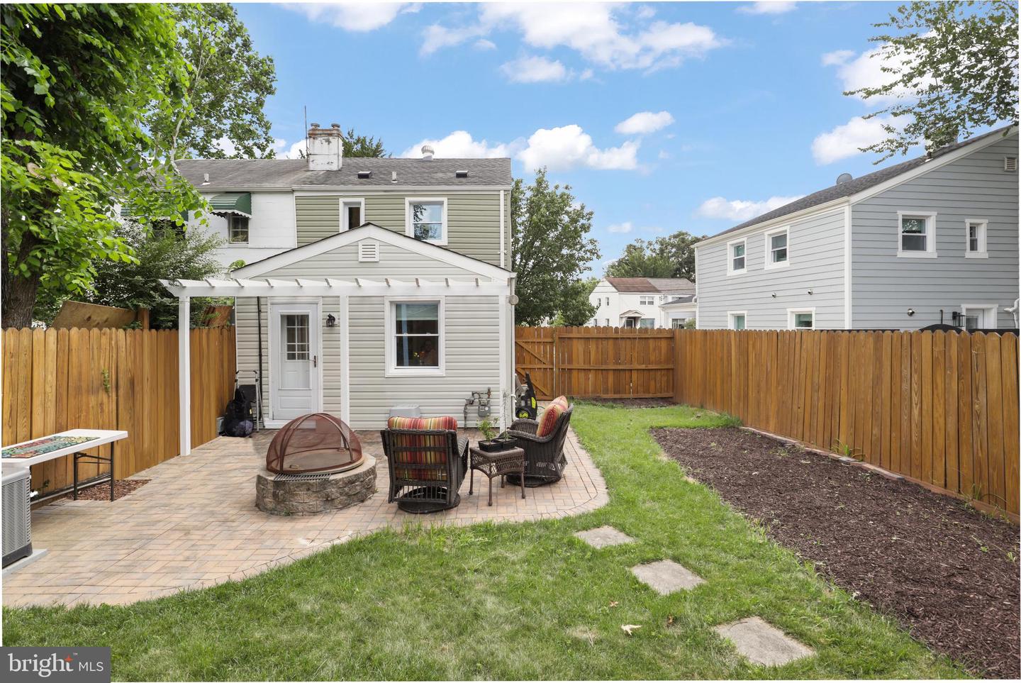 5403 8TH PL S, ARLINGTON, Virginia 22204, 3 Bedrooms Bedrooms, 7 Rooms Rooms,1 BathroomBathrooms,Residential,For sale,5403 8TH PL S,VAAR2061386 MLS # VAAR2061386