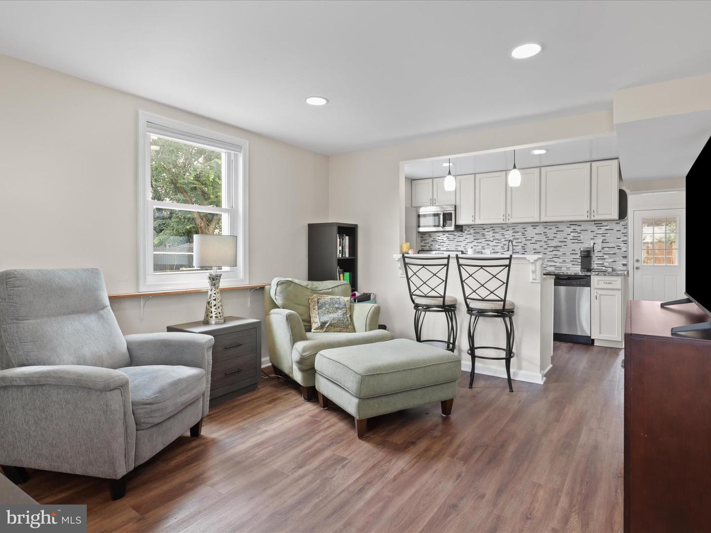 5403 8TH PL S, ARLINGTON, Virginia 22204, 3 Bedrooms Bedrooms, 7 Rooms Rooms,1 BathroomBathrooms,Residential,For sale,5403 8TH PL S,VAAR2061386 MLS # VAAR2061386