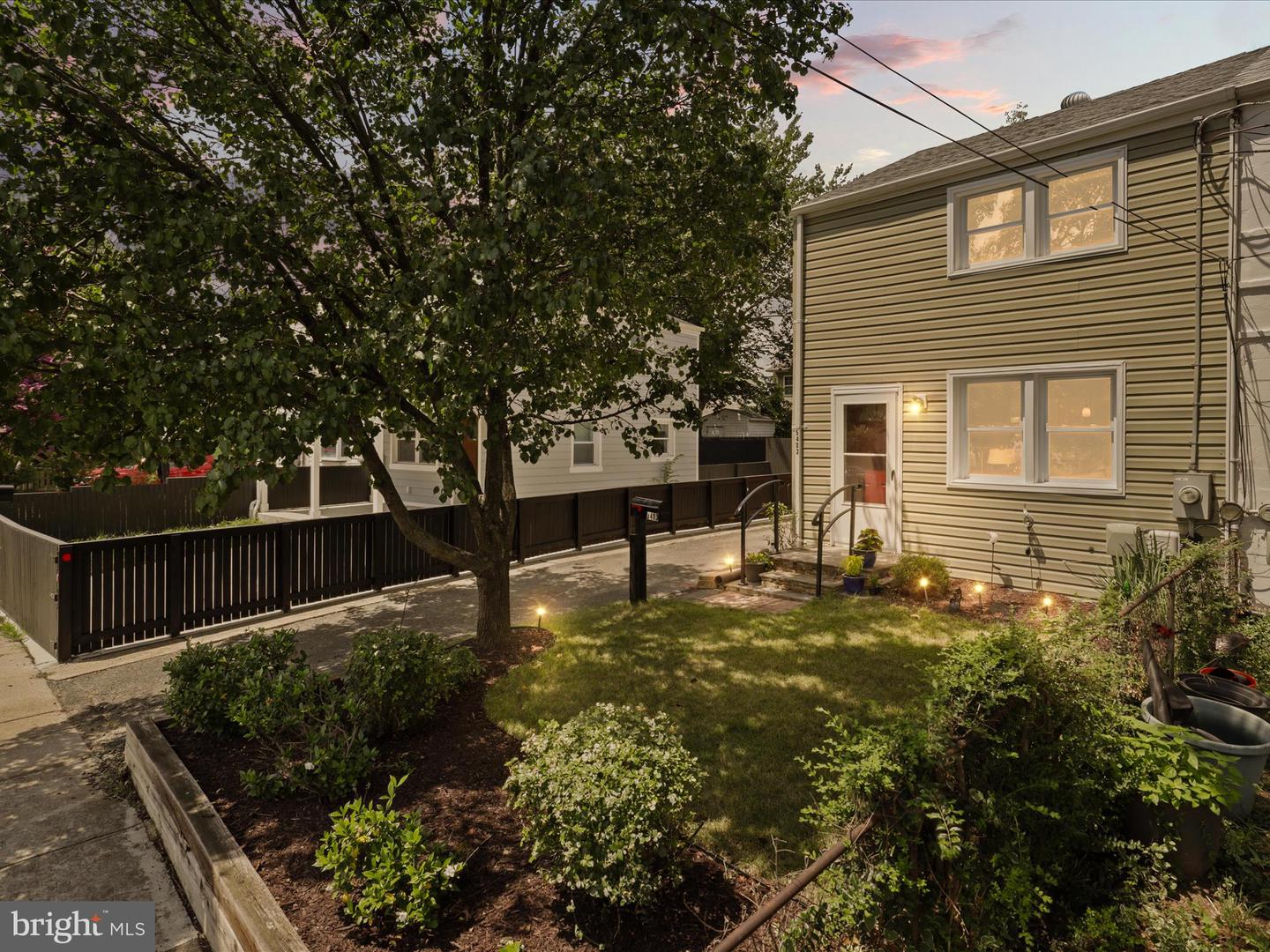 5403 8TH PL S, ARLINGTON, Virginia 22204, 3 Bedrooms Bedrooms, 7 Rooms Rooms,1 BathroomBathrooms,Residential,For sale,5403 8TH PL S,VAAR2061386 MLS # VAAR2061386