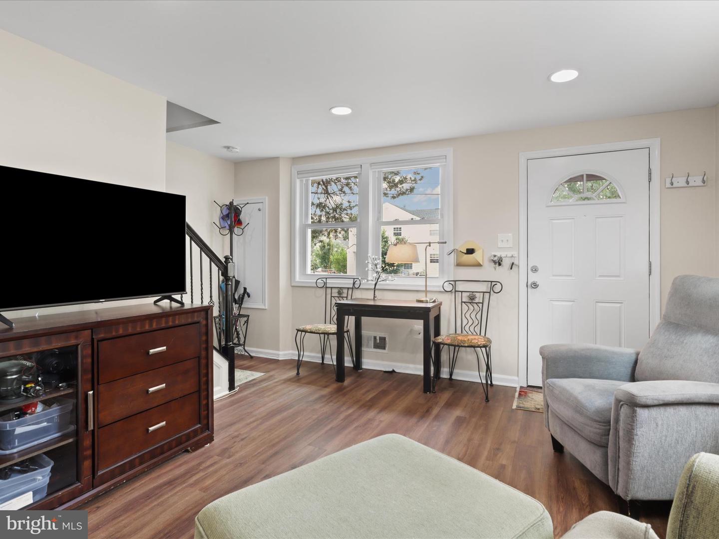 5403 8TH PL S, ARLINGTON, Virginia 22204, 3 Bedrooms Bedrooms, 7 Rooms Rooms,1 BathroomBathrooms,Residential,For sale,5403 8TH PL S,VAAR2061386 MLS # VAAR2061386