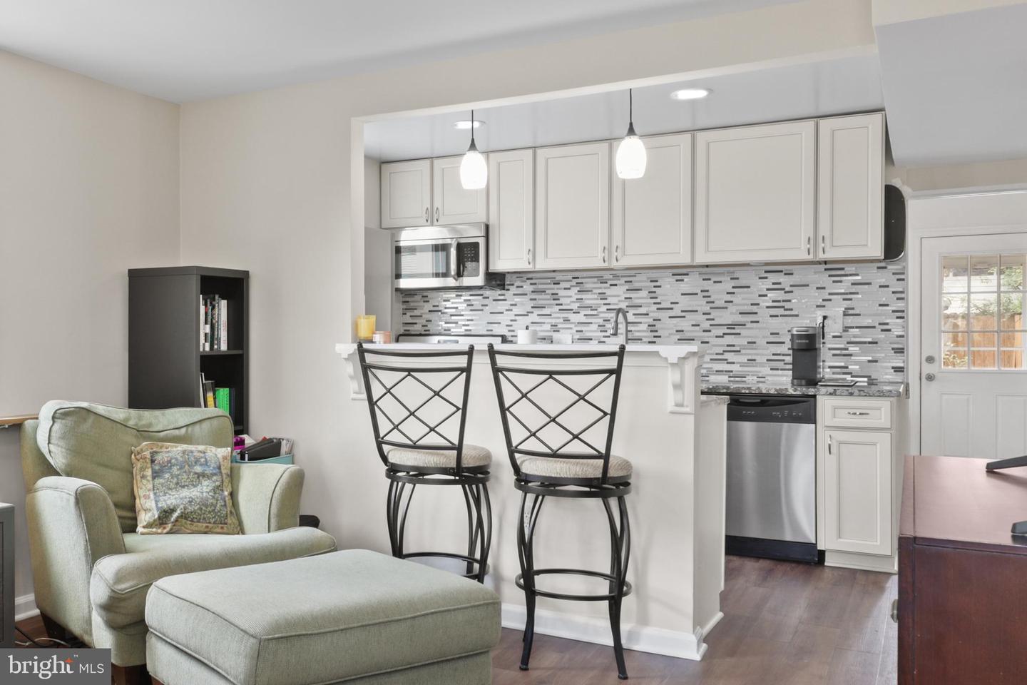 5403 8TH PL S, ARLINGTON, Virginia 22204, 3 Bedrooms Bedrooms, 7 Rooms Rooms,1 BathroomBathrooms,Residential,For sale,5403 8TH PL S,VAAR2061386 MLS # VAAR2061386