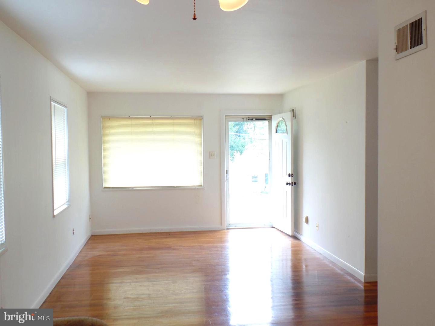 7727 LISLE AVE, FALLS CHURCH, Virginia 22043, 3 Bedrooms Bedrooms, ,2 BathroomsBathrooms,Residential,For sale,7727 LISLE AVE,VAFX2257830 MLS # VAFX2257830
