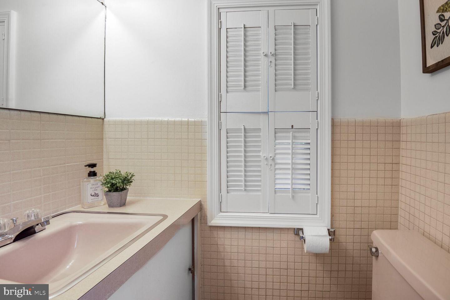 7401 VENICE ST, FALLS CHURCH, Virginia 22043, 4 Bedrooms Bedrooms, ,2 BathroomsBathrooms,Residential,For sale,7401 VENICE ST,VAFX2257696 MLS # VAFX2257696