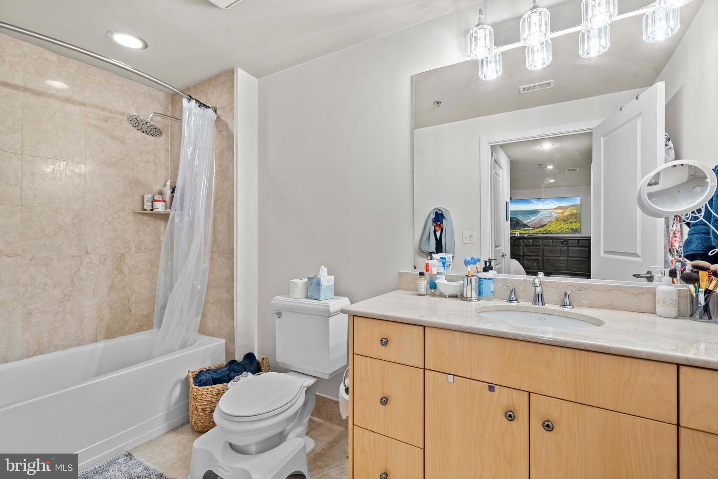 520 JOHN CARLYLE ST #108, ALEXANDRIA, Virginia 22314, 1 Bedroom Bedrooms, ,1 BathroomBathrooms,Residential,For sale,520 JOHN CARLYLE ST #108,VAAX2047910 MLS # VAAX2047910
