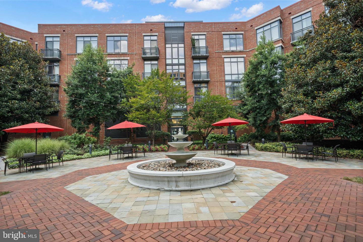 520 JOHN CARLYLE ST #108, ALEXANDRIA, Virginia 22314, 1 Bedroom Bedrooms, ,1 BathroomBathrooms,Residential,For sale,520 JOHN CARLYLE ST #108,VAAX2047910 MLS # VAAX2047910