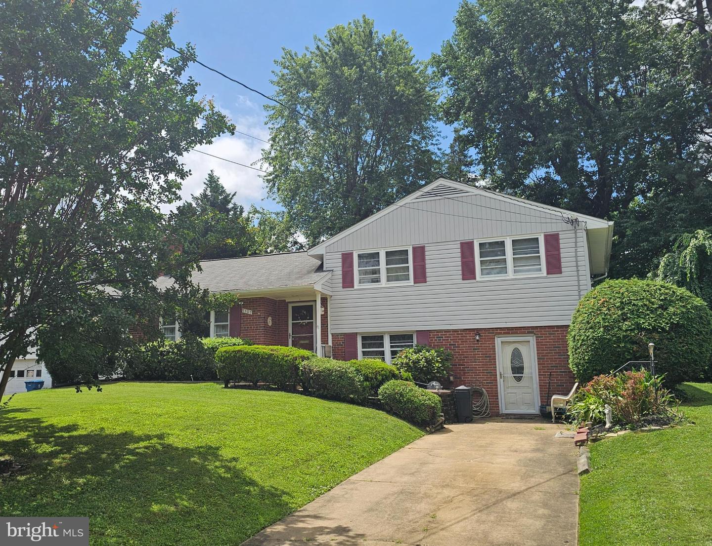 7107 GALESVILLE PL, ANNANDALE, Virginia 22003, 4 Bedrooms Bedrooms, 15 Rooms Rooms,2 BathroomsBathrooms,Residential,For sale,7107 GALESVILLE PL,VAFX2257942 MLS # VAFX2257942