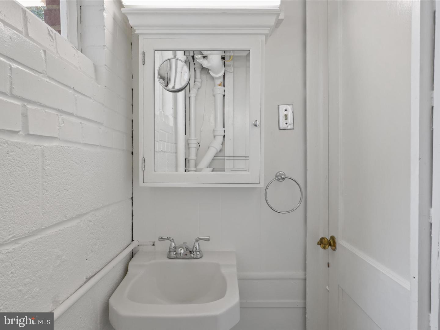 7107 GALESVILLE PL, ANNANDALE, Virginia 22003, 4 Bedrooms Bedrooms, 15 Rooms Rooms,2 BathroomsBathrooms,Residential,For sale,7107 GALESVILLE PL,VAFX2257942 MLS # VAFX2257942
