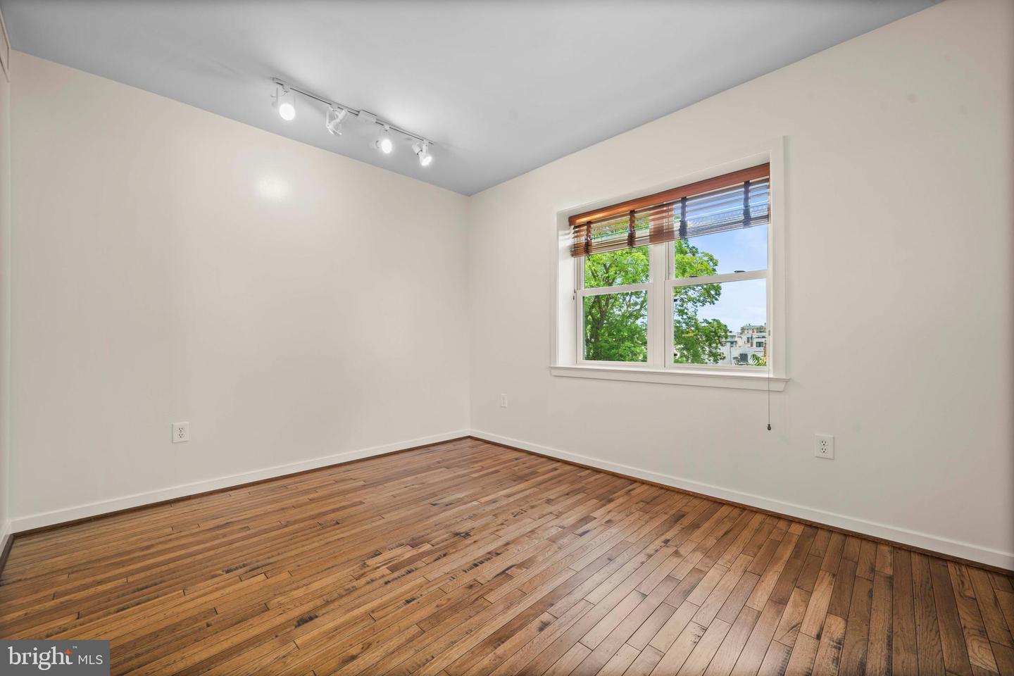 3534 10TH ST NW #450, WASHINGTON, District Of Columbia 20010, 1 Bedroom Bedrooms, ,1 BathroomBathrooms,Residential,For sale,3534 10TH ST NW #450,DCDC2212404 MLS # DCDC2212404