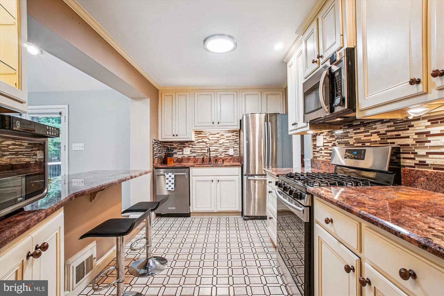 6055 N MORGAN ST, ALEXANDRIA, Virginia 22312, 3 Bedrooms Bedrooms, 6 Rooms Rooms,2 BathroomsBathrooms,Residential,For sale,6055 N MORGAN ST,VAAX2047934 MLS # VAAX2047934