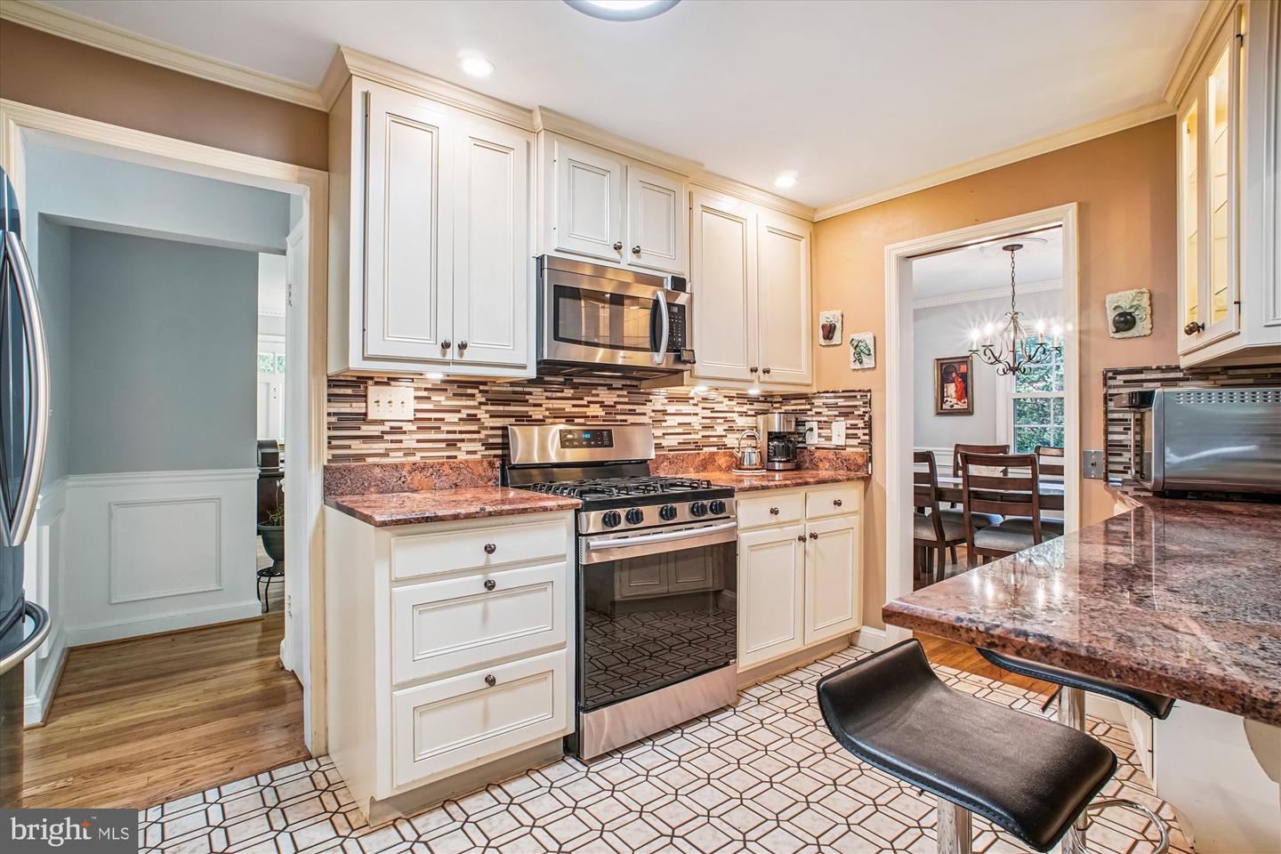 6055 N MORGAN ST, ALEXANDRIA, Virginia 22312, 3 Bedrooms Bedrooms, 6 Rooms Rooms,2 BathroomsBathrooms,Residential,For sale,6055 N MORGAN ST,VAAX2047934 MLS # VAAX2047934