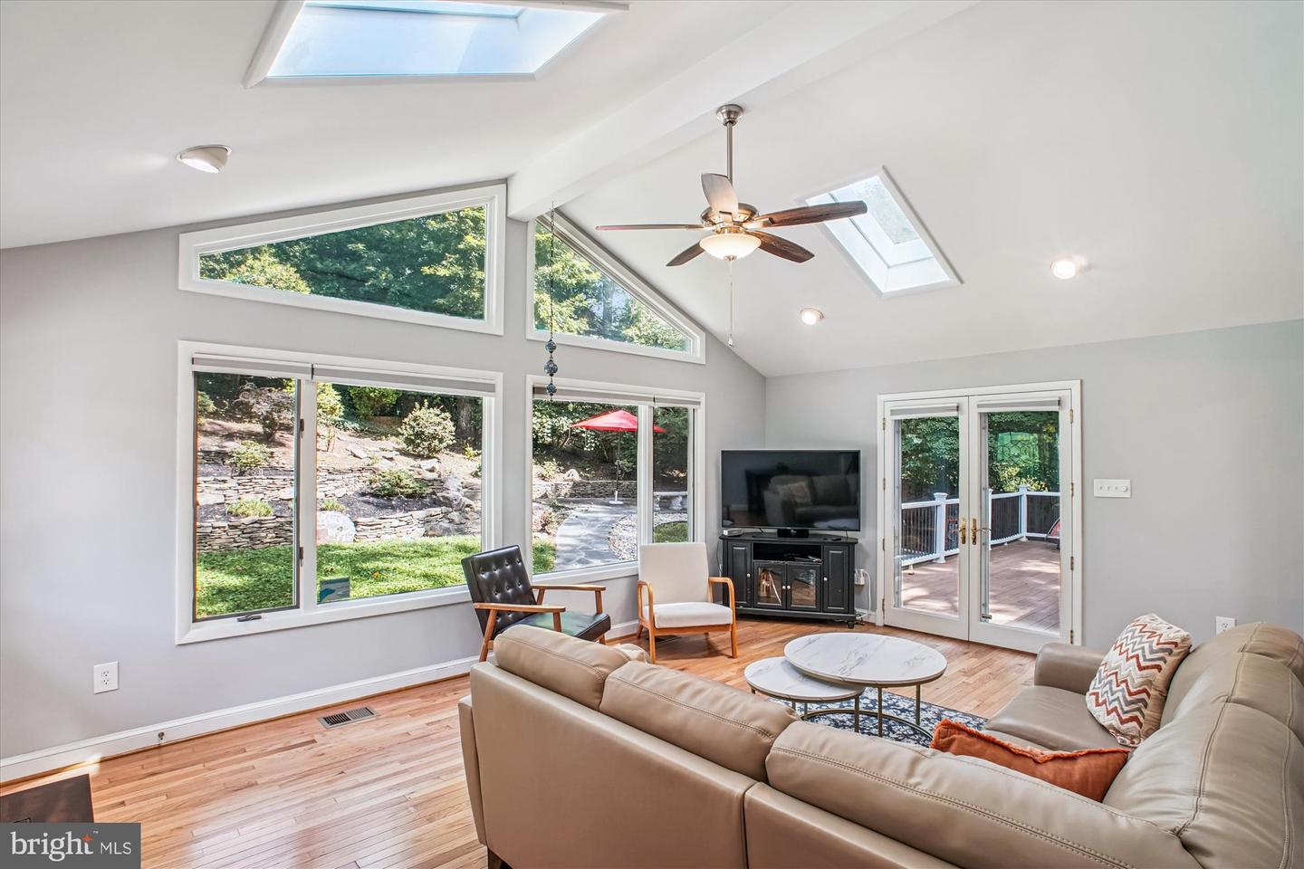 6055 N MORGAN ST, ALEXANDRIA, Virginia 22312, 3 Bedrooms Bedrooms, 6 Rooms Rooms,2 BathroomsBathrooms,Residential,For sale,6055 N MORGAN ST,VAAX2047934 MLS # VAAX2047934
