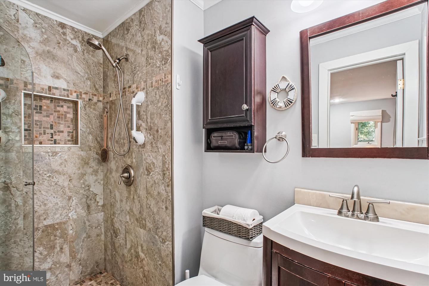 6055 N MORGAN ST, ALEXANDRIA, Virginia 22312, 3 Bedrooms Bedrooms, 6 Rooms Rooms,2 BathroomsBathrooms,Residential,For sale,6055 N MORGAN ST,VAAX2047934 MLS # VAAX2047934
