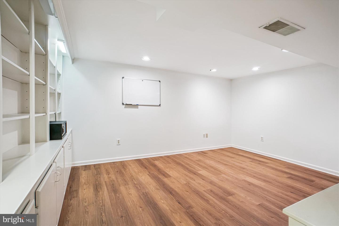 6055 N MORGAN ST, ALEXANDRIA, Virginia 22312, 3 Bedrooms Bedrooms, 6 Rooms Rooms,2 BathroomsBathrooms,Residential,For sale,6055 N MORGAN ST,VAAX2047934 MLS # VAAX2047934