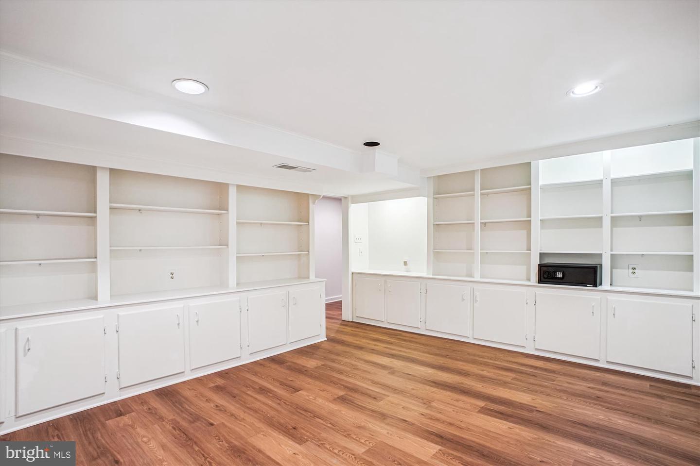 6055 N MORGAN ST, ALEXANDRIA, Virginia 22312, 3 Bedrooms Bedrooms, 6 Rooms Rooms,2 BathroomsBathrooms,Residential,For sale,6055 N MORGAN ST,VAAX2047934 MLS # VAAX2047934