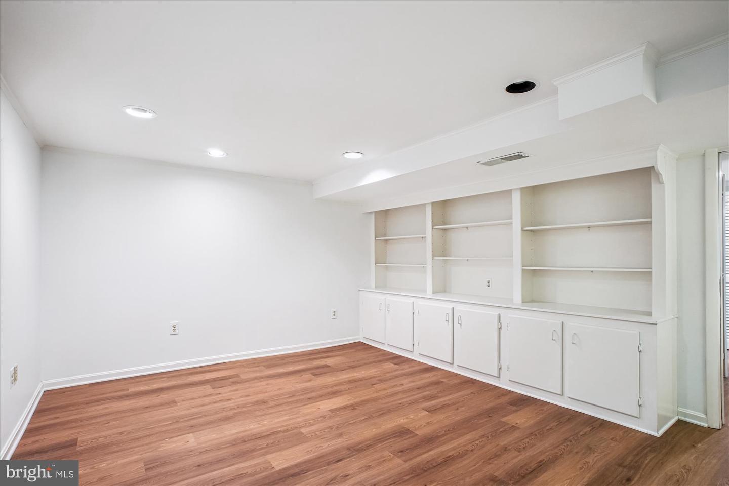 6055 N MORGAN ST, ALEXANDRIA, Virginia 22312, 3 Bedrooms Bedrooms, 6 Rooms Rooms,2 BathroomsBathrooms,Residential,For sale,6055 N MORGAN ST,VAAX2047934 MLS # VAAX2047934